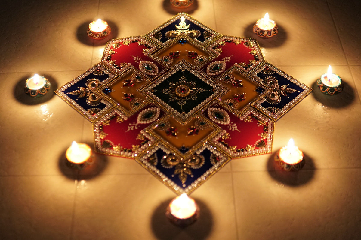 Geometric Multicolor Rangoli Set with 8 Clay Wax Diyas - detail 4