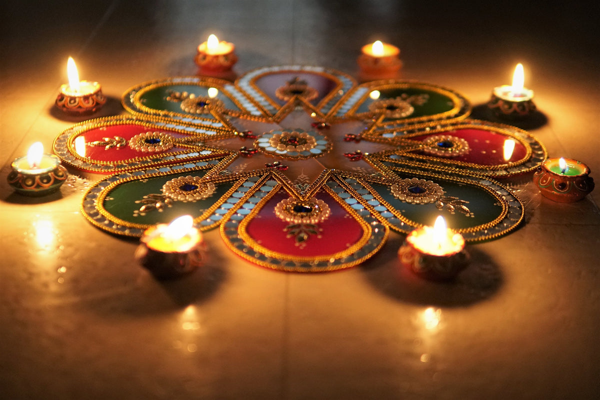 Multicolor Petal Rangoli Set with 8 Clay Wax Diyas - detail 4