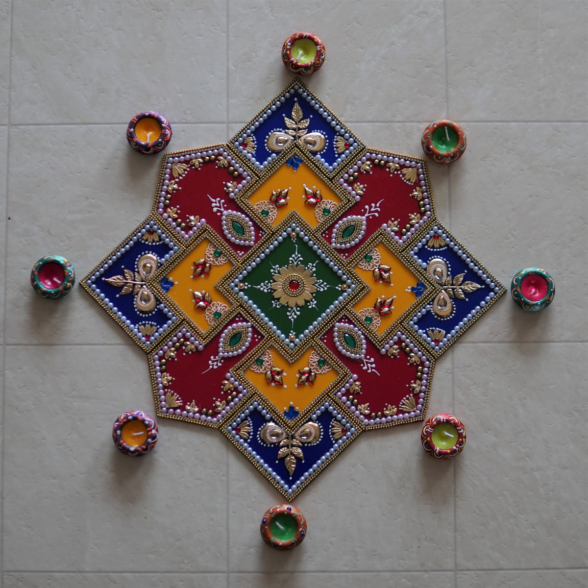 Geometric Multicolor Rangoli Set with 8 Clay Wax Diyas - detail 5