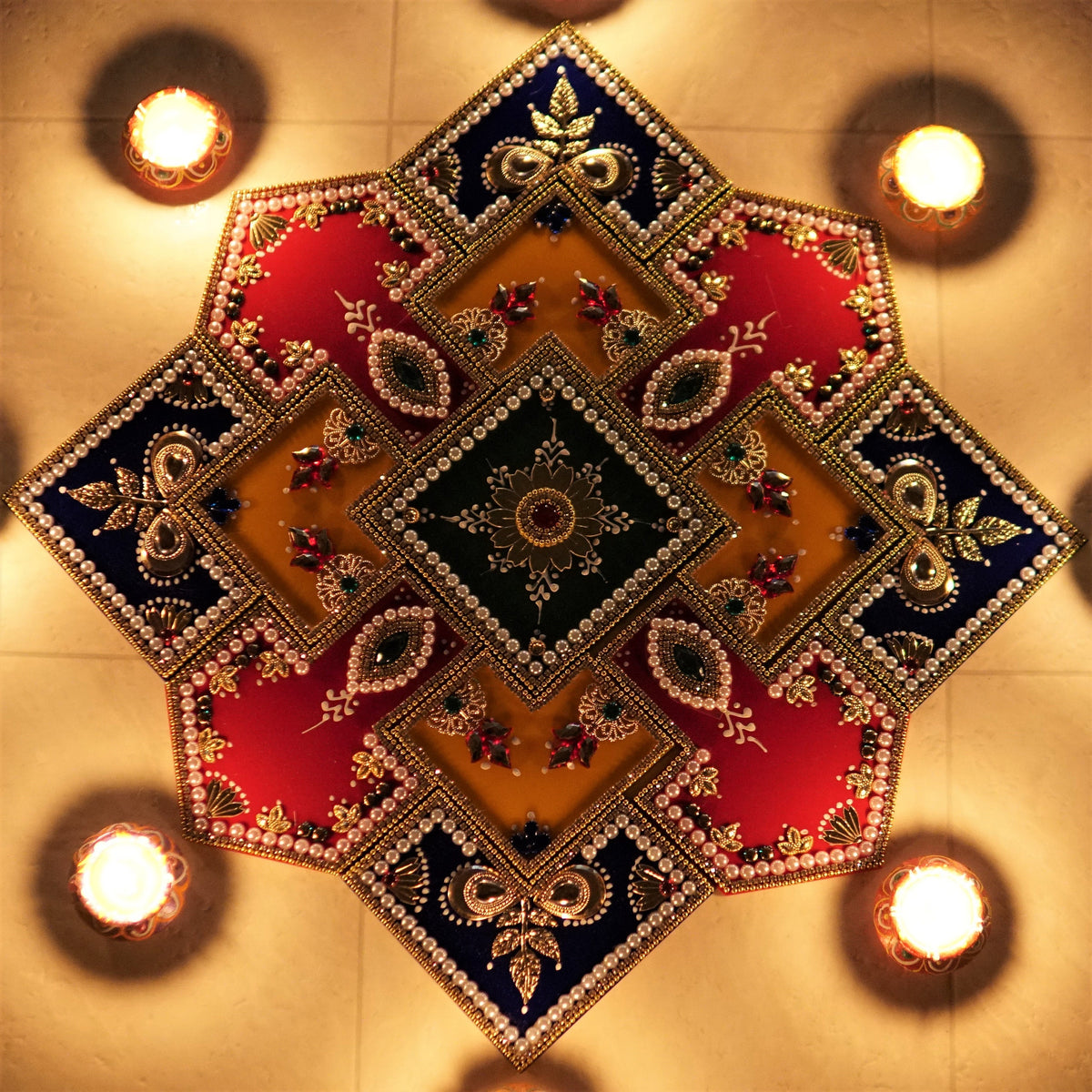 Geometric Multicolor Rangoli Set with 8 Clay Wax Diyas - detail 3