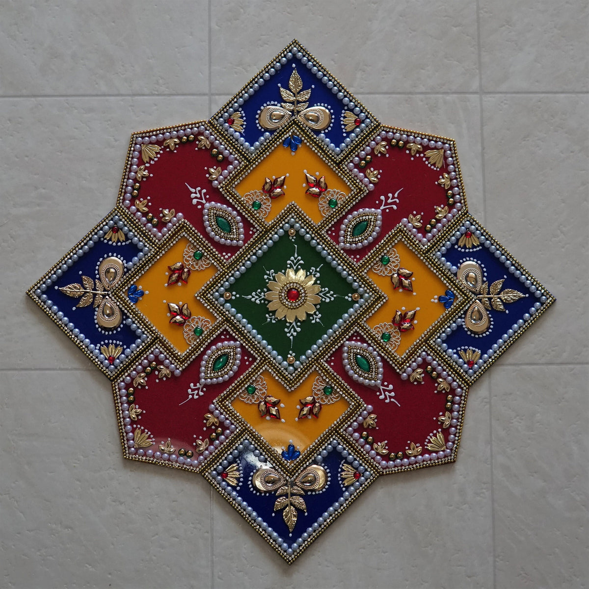 Geometric Multicolor Rangoli Set with 8 Clay Wax Diyas - detail 2